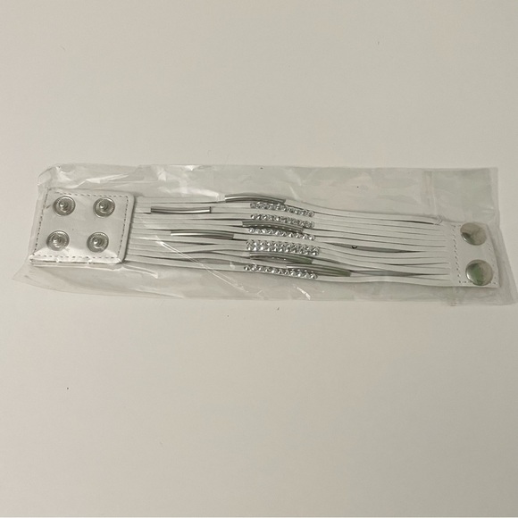 Guess Black and White Bracelets Lot of 2 - Picture 10 of 16